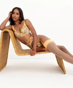 Victorias Secret Waterlily Embroidery Underwire Bra